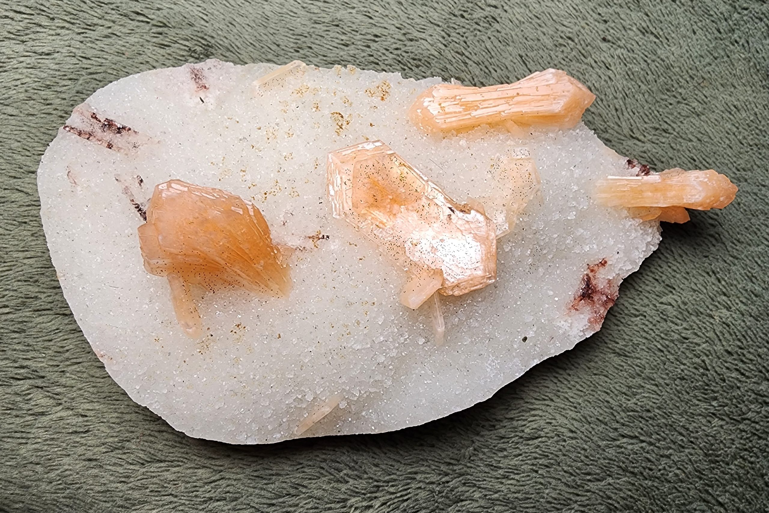 Bowtie Stilbite Crystals on Chalcedony from Jalgaon District, Maharashtra, India